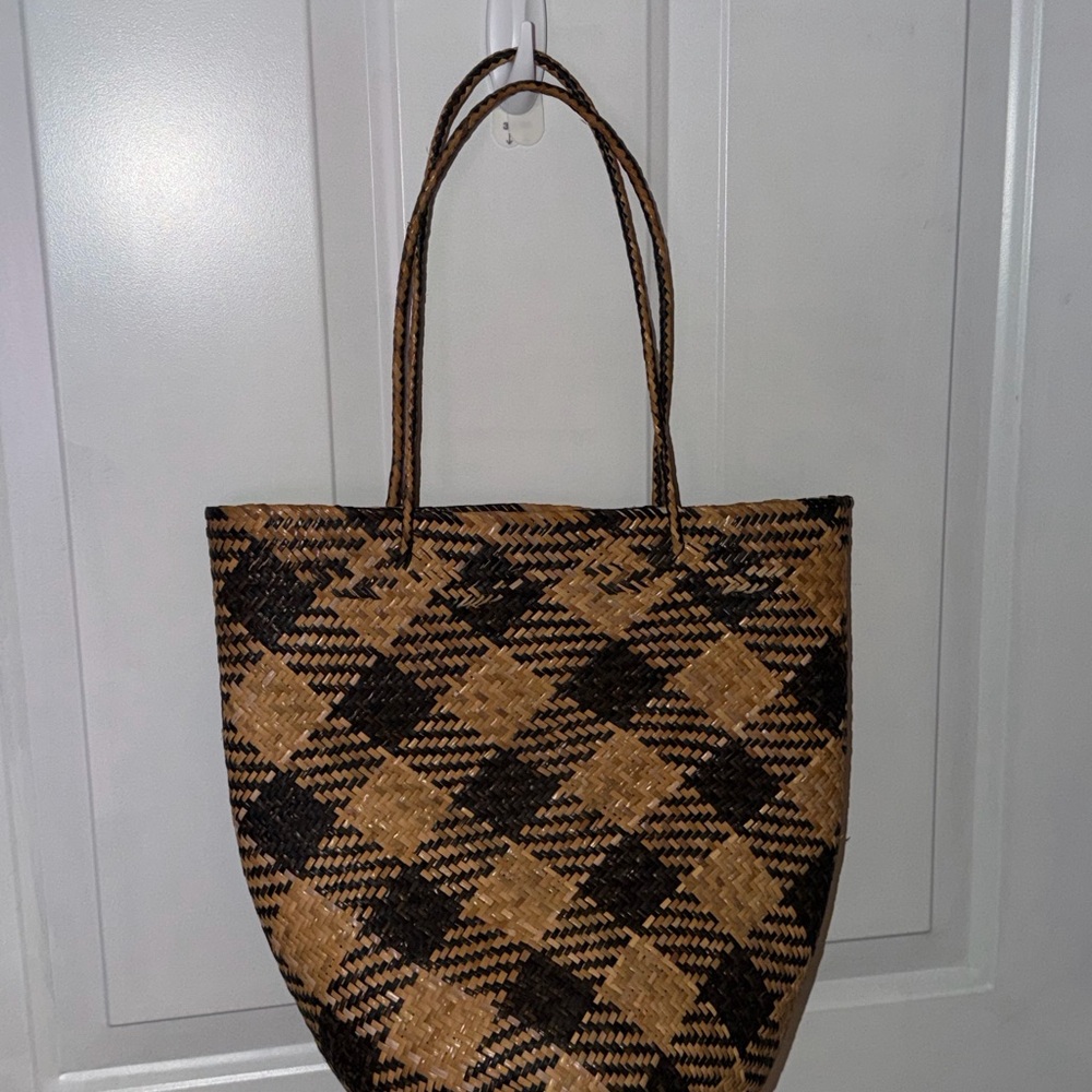 Elegant Checkered Tote Bag - Black and Tan